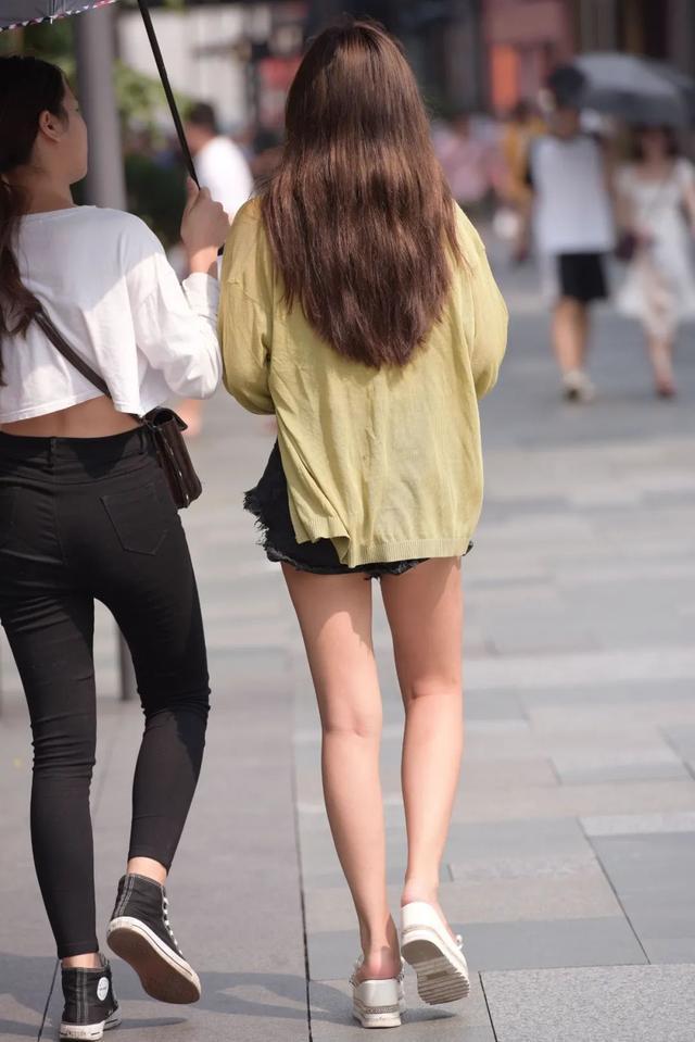 小姐姐|街拍牛仔裤的花式搭配,有活力也很显身姿