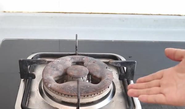 气孔|长时间用燃气灶,一定要用牙签抠一下这里,每月能省不少钱