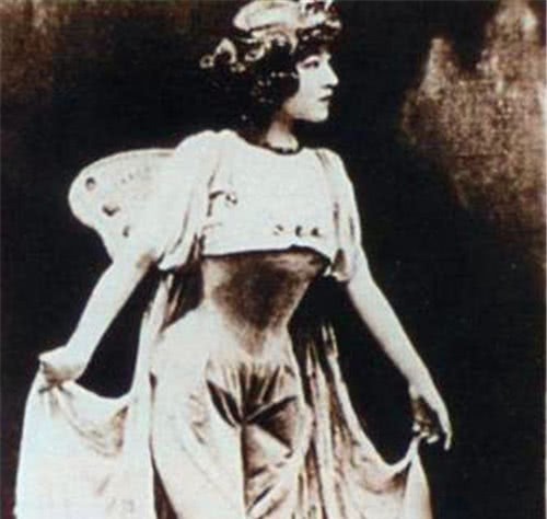 身边|慈禧身边最美女官:精通现代舞,后嫁给一将军,晚年依旧美艳动人