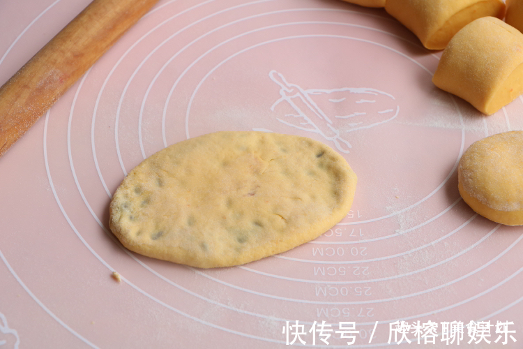 红豆吐司|学会红豆新做法，以后再也不煮粥了，香软营养，女儿每顿吃2个