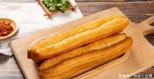 做法|炸油条用酵母还是泡打粉?老师傅:都不对,这才是正确做法