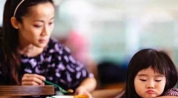 身边人|孩子经常被父母“喂饭”,潜藏隐患真不少,第一个伤害的就是脾胃