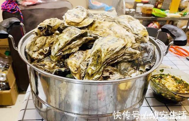 海鲜|煮生蚝时,万万别直接下锅煮,海边人这样做,煮出的生蚝又鲜又嫩