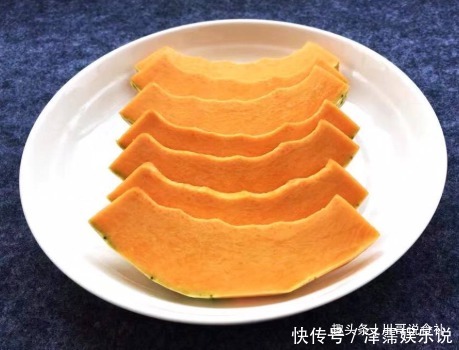 不对|蒸南瓜,直接上锅蒸是不对的,大厨多加1步,南瓜甜嫩更亮丽