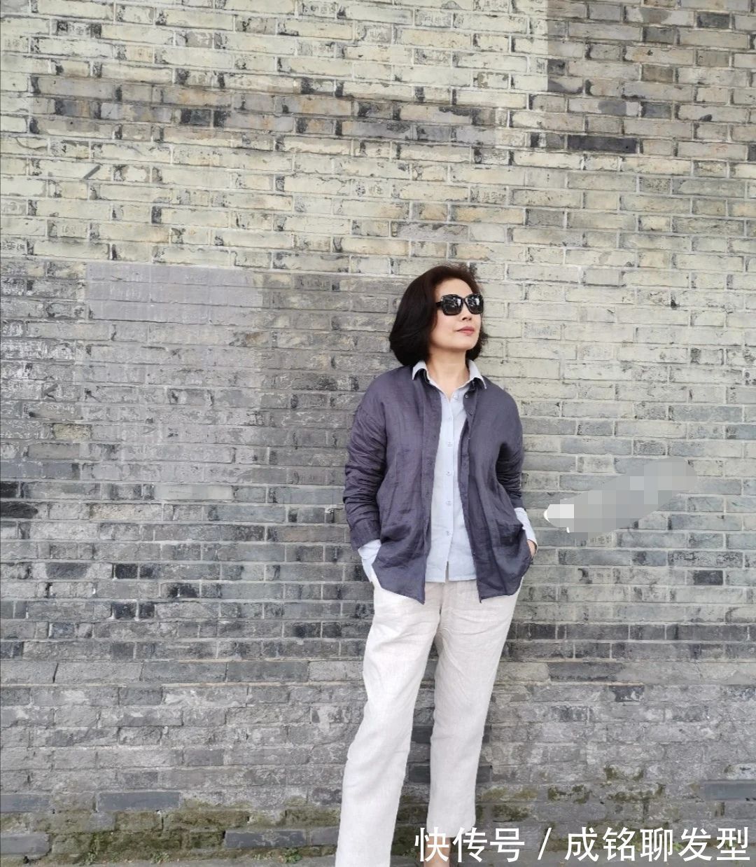 紧身裤|女人过了60岁更要注重气质,学习这位阿姨的穿搭,高雅大气显年轻