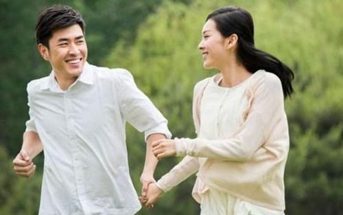 玩笑话|夫妻俩坚持丁克10多年,听完侄子一句玩笑话,果断决定高龄生娃