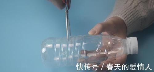 塑料瓶上穿一根绳子，放在卫生间一年省下不少钱，早点知道就好了