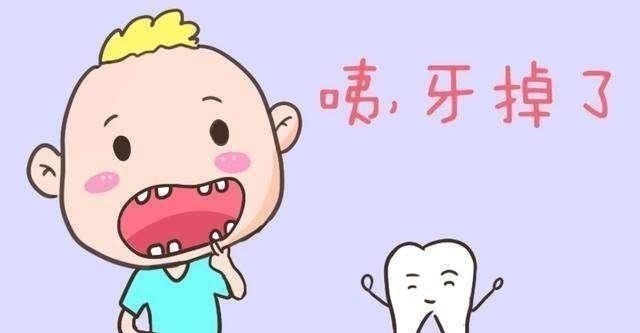 乳牙早萌|孩子乳牙迟迟不掉,大多因为食物太精细,换牙期孩子要多咀嚼!