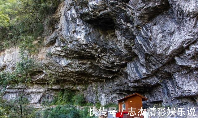 卡斯特溶洞|贵州山川多神奇，铜仁的九龙洞，是在山腰中的巨大卡斯特溶洞