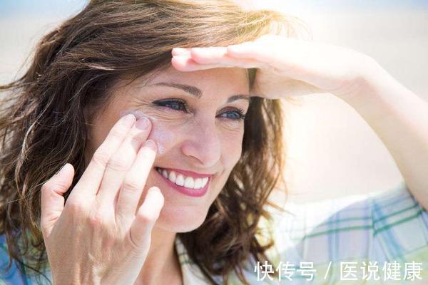 老化 女性衰老不可避免,但这5个因素或“加速”皮肤老化,尽量避免