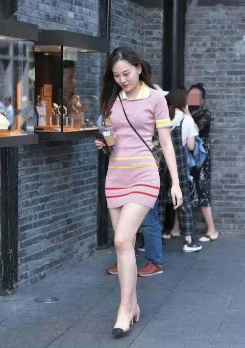 粉色裙装，尽显淑女之美