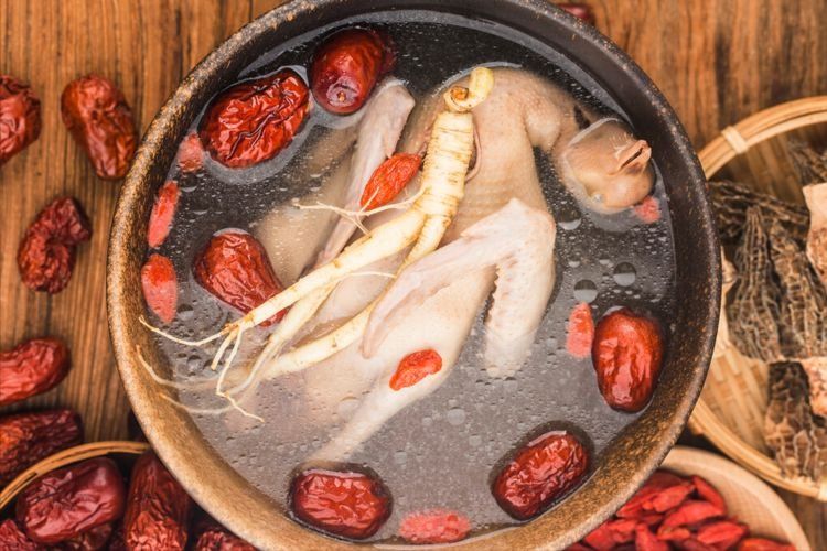 秋季进补，记得多喝鸽子汤，牢记2个窍门，汤鲜味美，营养不流失