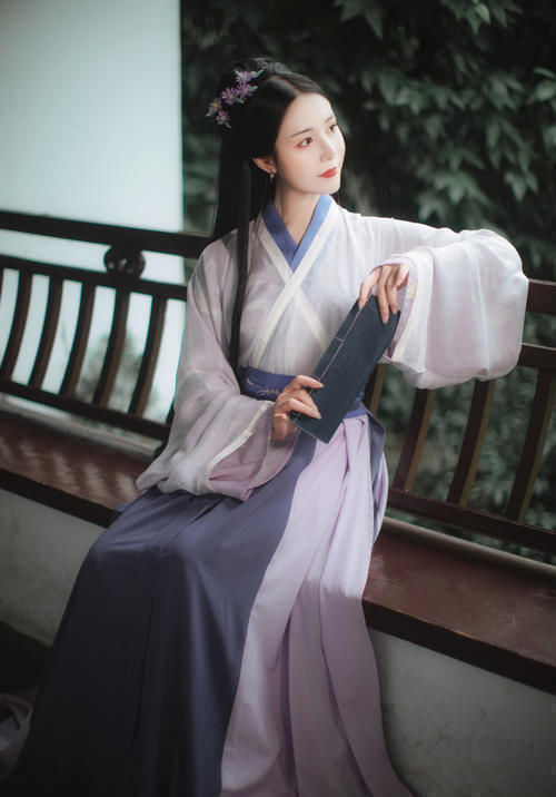 齐胸襦裙#各个朝代的代表性汉服,明制端庄,宋制优雅,你最喜欢哪一种?