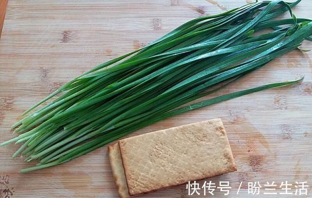 防癌|炒韭菜时搭一宝,排出毒素,软化血管防癌,2块钱炒一盘