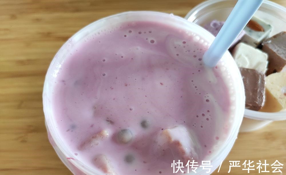 一个个口味丰富的小方块不是冰淇淋,而是清凉爽口的厚切酸奶