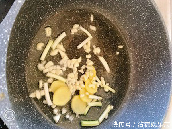 新鲜|麻辣烫,角落里不起眼的贵菜,很多人都不拿,老板在一边偷着乐!