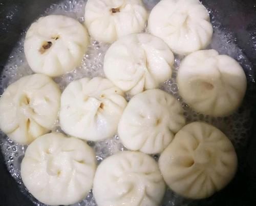 水煎包的做法,底面焦香酥脆,还有漂亮的冰花,好看又好吃