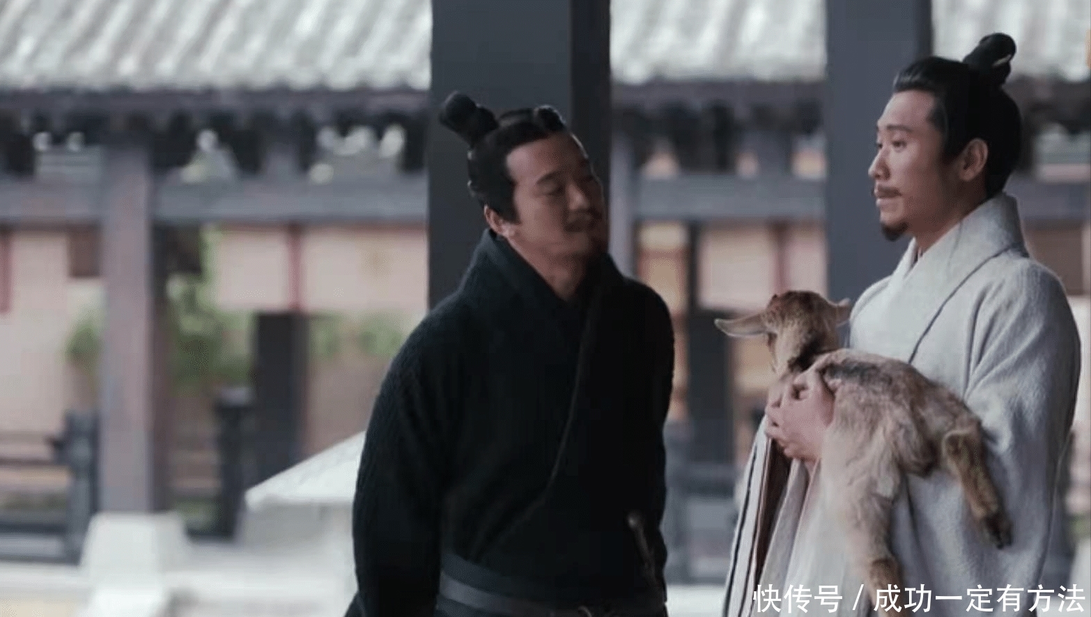 李斯|《大秦赋》中,李斯为什么抱着羊羔去见吕不韦?