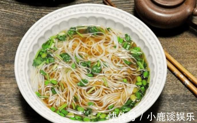 买挂面时,不管价格多少,只要认准包装上两行字,都不会买错