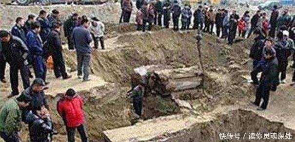 千年古墓让人脊背发凉, 八十人盗墓无一生还, 机关设的太巧妙!
