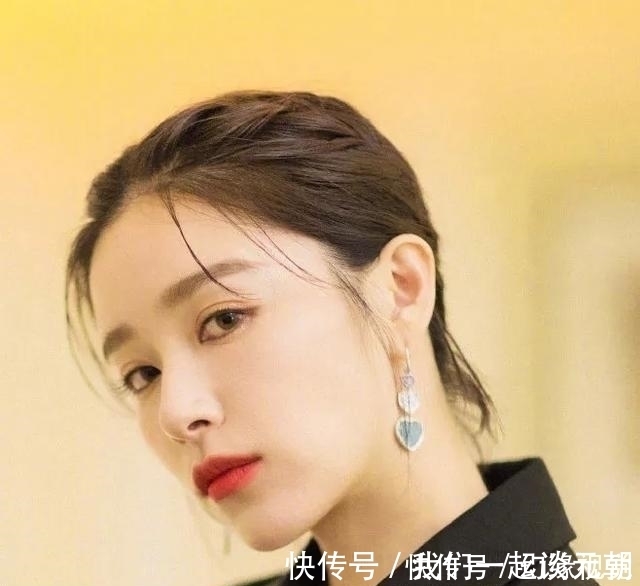 大s|高马尾就要落伍了今年流行这4款编发,时髦更显脸小