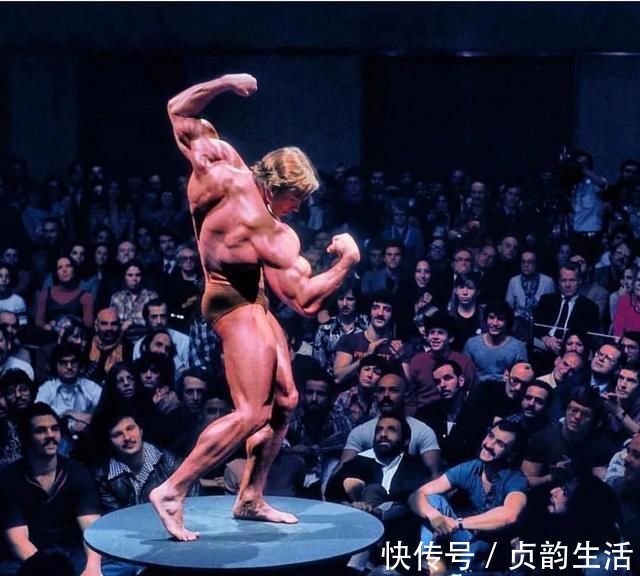 体态|男生健身先练胸肌,不显强壮反倒影响了体态你应该先练这个部位