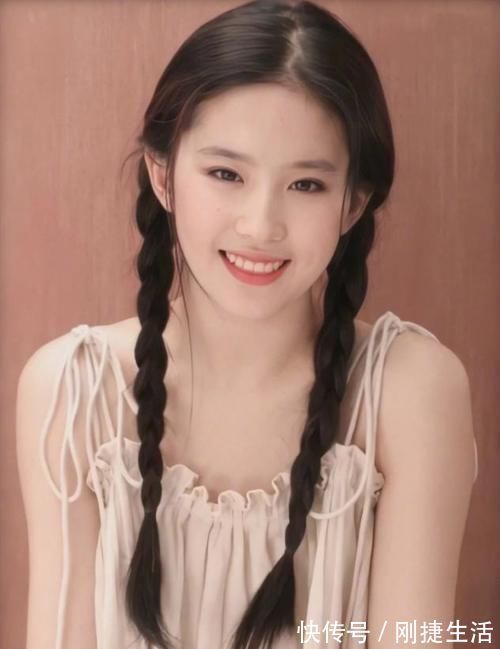 美人|女生常见的几种脸型:方脸大气,圆脸幼态,鹅蛋脸堪称标准美人!