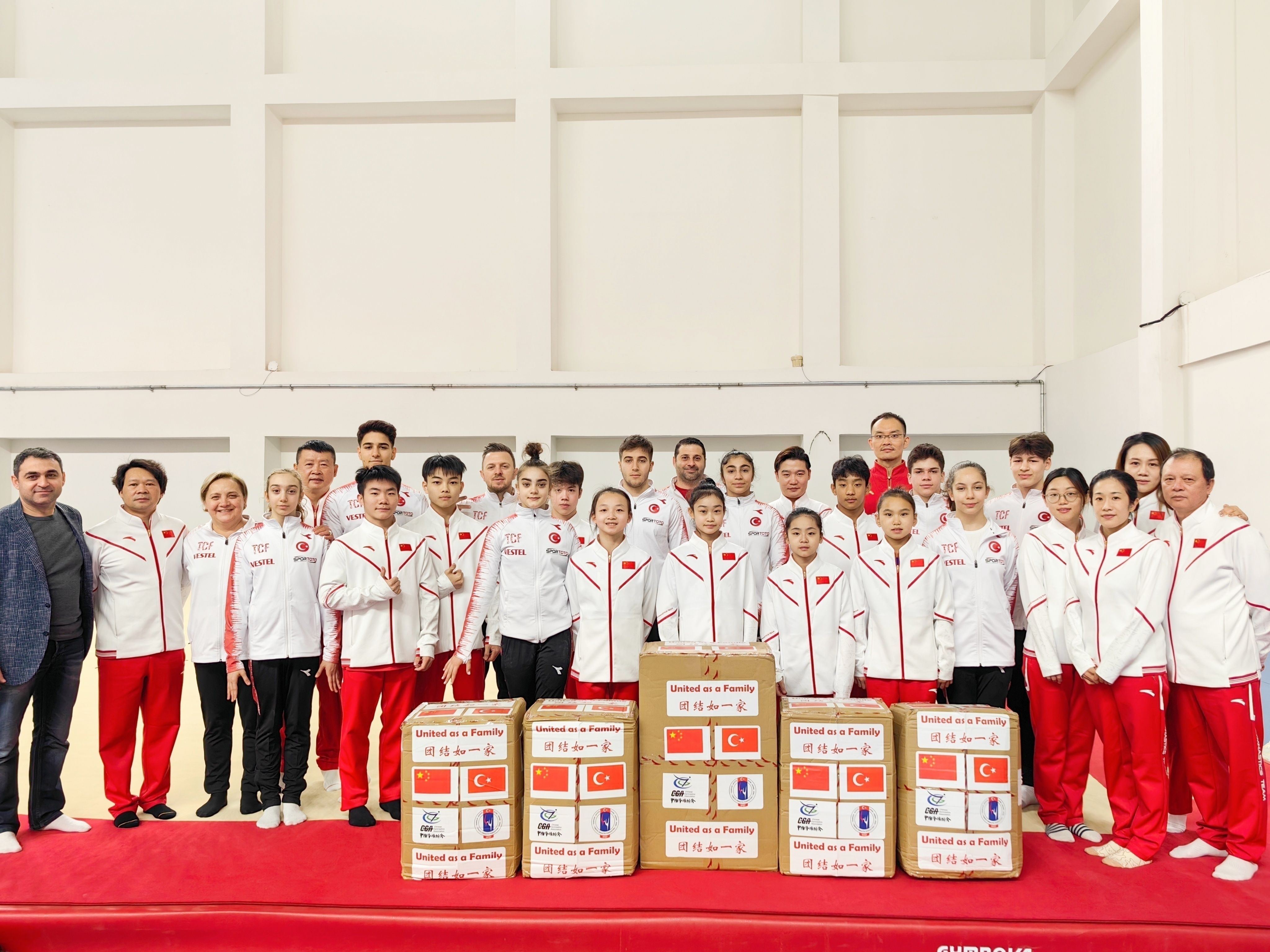 中国体操协会为土耳其体操协会捐赠物资