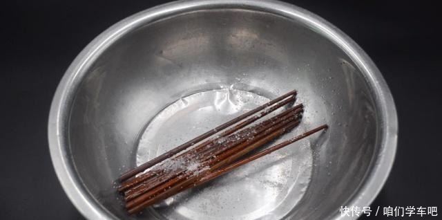 用清水洗筷子,比不洗还脏,教你一个清洗筷子妙招,干净又除菌!