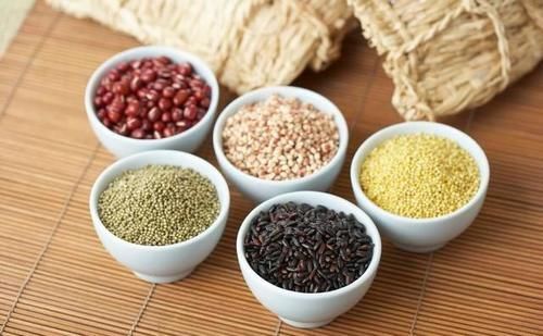 小米、黃米長得像,但作用不同,養(yǎng)胃吃小米還是黃米?吃錯反傷胃