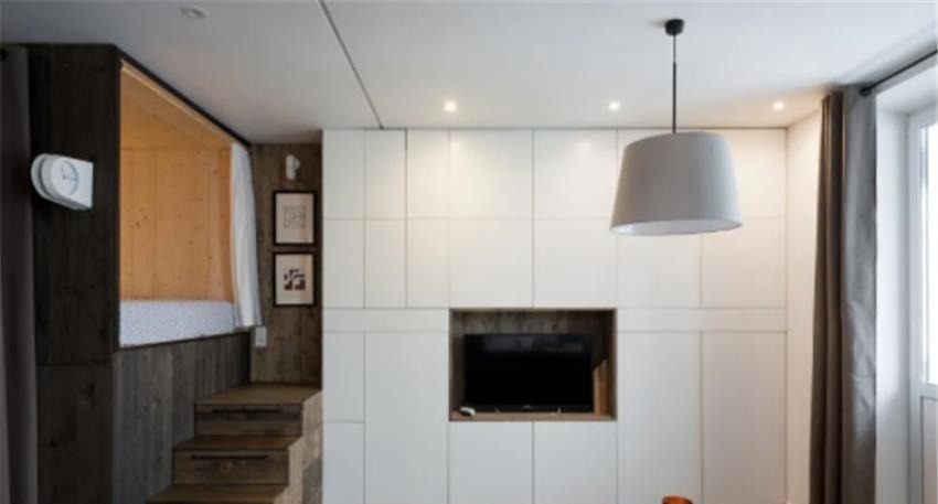 盒子|35㎡小公寓,夫妻俩把床抬高1米后睡在“盒子”里?这设计够巧妙