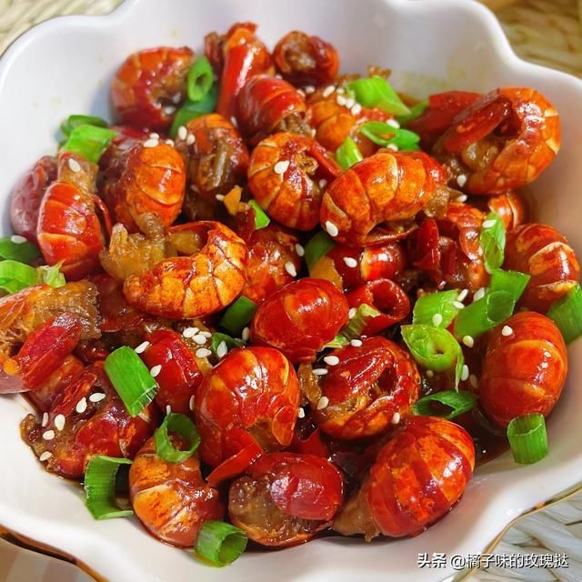 黄瓜花|美食家常菜推荐：香辣龙虾尾，清炒黄瓜花，咸肉黄花菜，简单营养