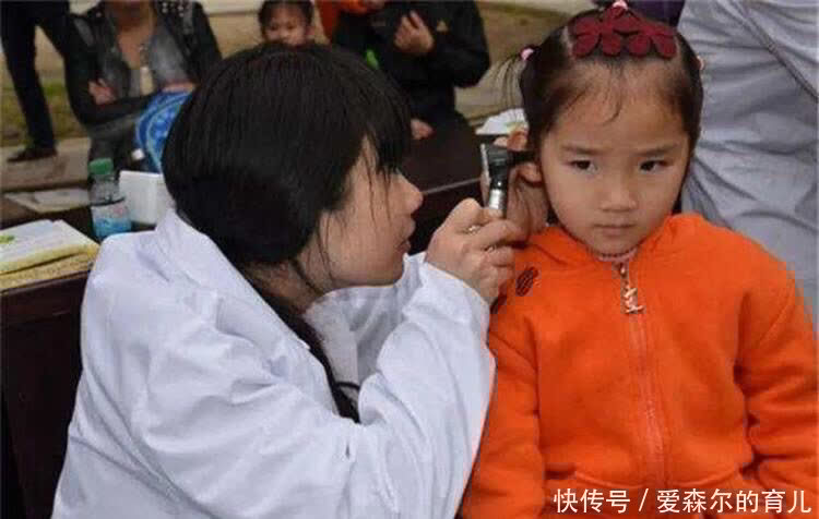 孩子|娃耳朵进虫子,妈妈果断地处理方式救了孩子的听力,连医生都夸赞
