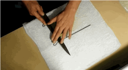 |搞笑GIF图：看到在大哥手里面的肉越来越少，看着都难受！