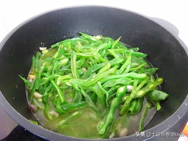 豆角丝|8月，这菜要常吃，营养价值很特别，适合秋补，这么做美味又低卡