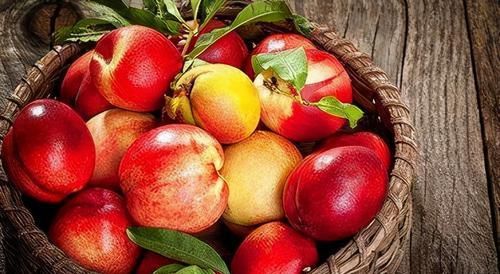 女人老的快？常吃3種食物，美容養(yǎng)顏又排毒，40不顯老