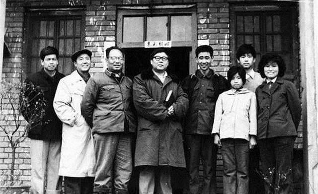 周昌义@周昌义退《平凡的世界》后又退《白鹿原》:我读不下去就坚决不读