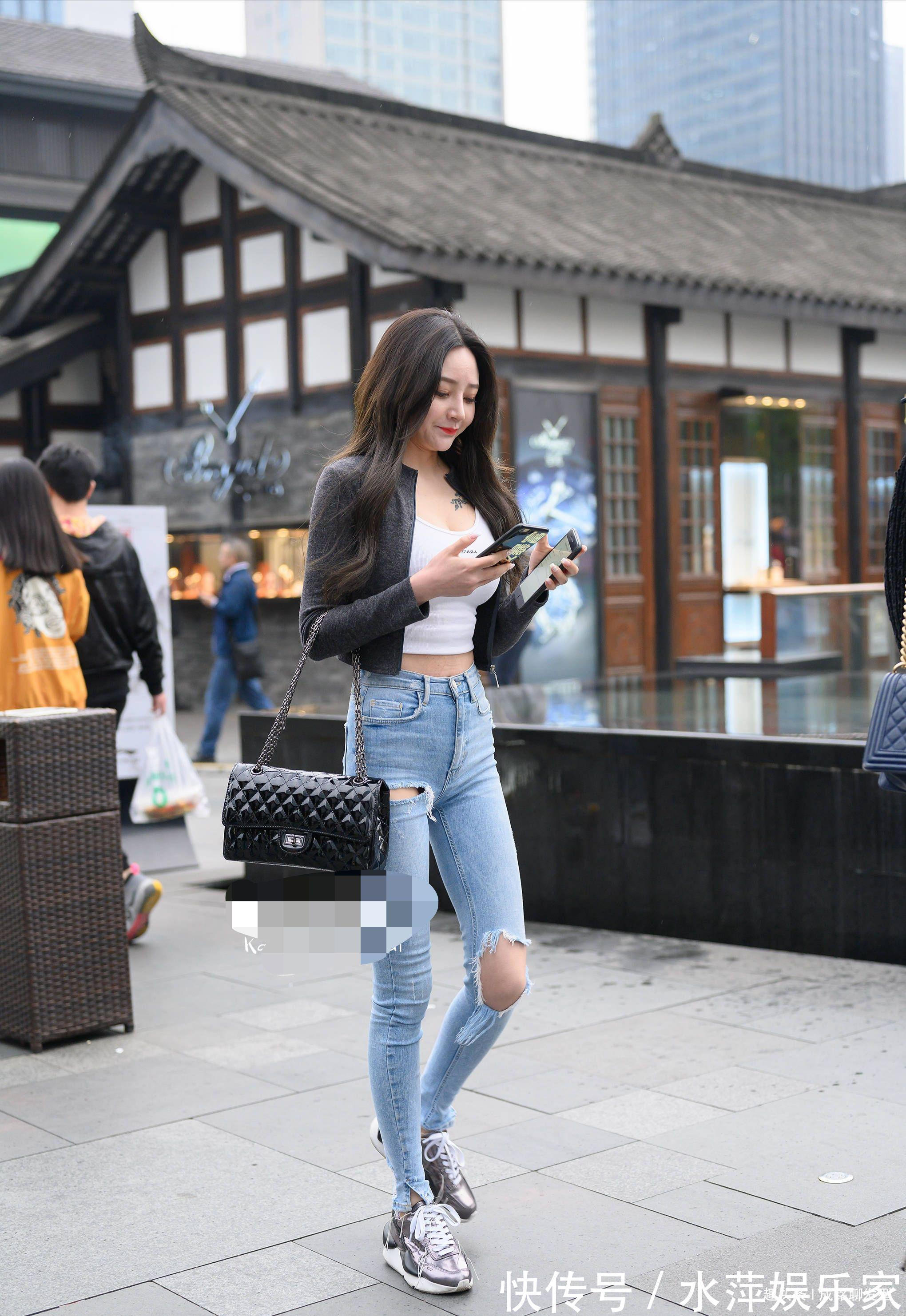 小姐姐 人手一件的牛仔裤这样穿,减龄瘦身又显身材,无抗拒力的时尚单品