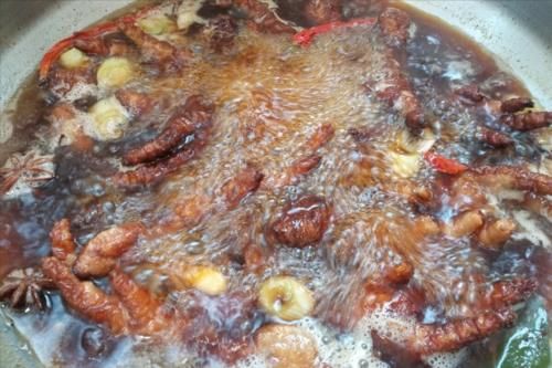 冰水|虎皮鸡爪,怎样才能起虎皮?谨记关键1步,皮酥肉嫩,一嗦就脱骨