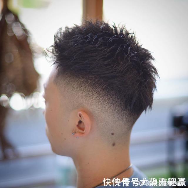 大叔|“最精神”男发18款,帅气有型不落伍,白发大叔剪完也能变男神