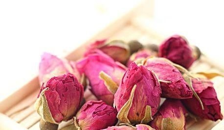 子宫|玫瑰花和它一起泡，每天一杯，排污血，子宫光滑，皮肤细腻显年轻