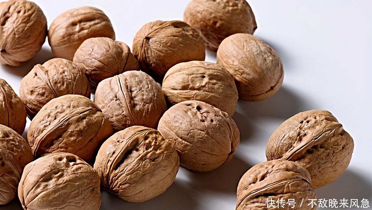 高血压者,不仅要减少盐分摄入,为了血管健康,3种素食也要少吃