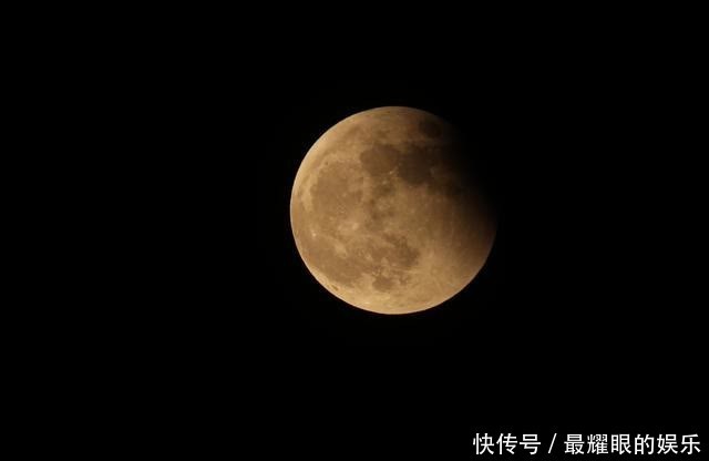 新华社记者 新华全媒+|“超级红月亮”