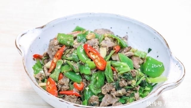 宴客|老家来亲戚,花两百多块钱做了11个菜招待,大伙吃了一锅米饭