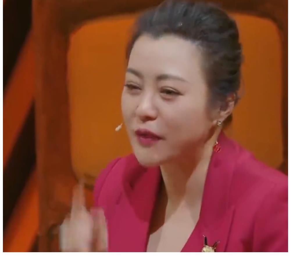 郝蕾上综艺回忆往事，年轻时拍戏被老戏骨指着骂，疑似内涵小鲜肉