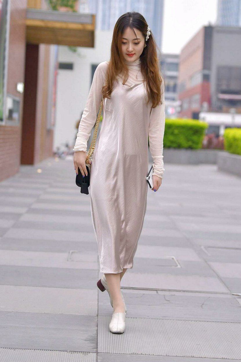 纯色长袖连衣裙，甜美可爱风格，优雅时尚