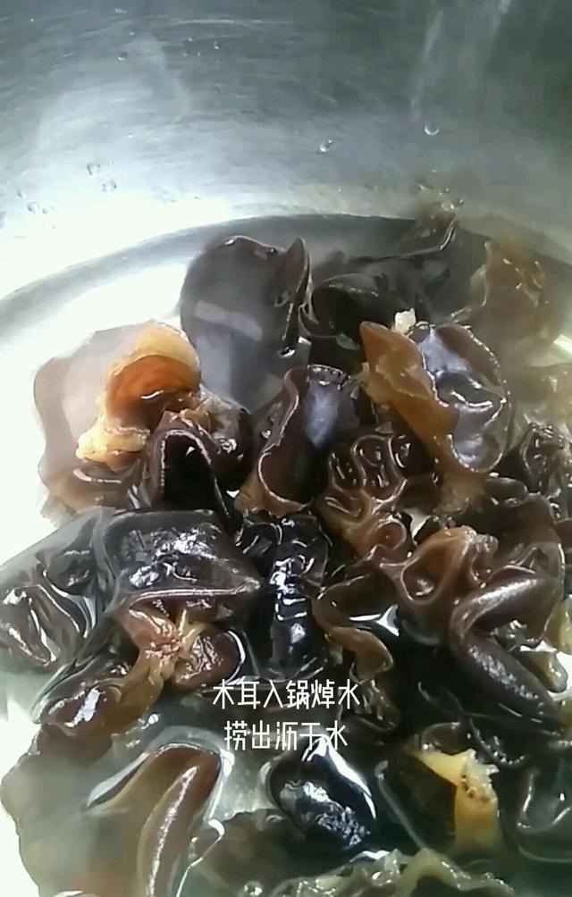 这种“隔夜菜”吃一次也不行,比抽烟危害大,很多家庭都中过招