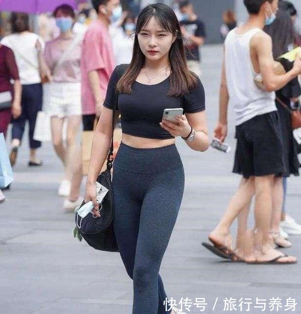 穿搭 时髦美丽的瑜伽裤穿搭尽显青春姿态，唯美清新感十足，优雅自信！