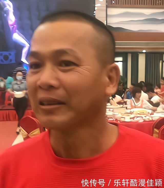 村民|村民把全红婵爸爸一顿夸!全爸被夸得不好意思,笑容憨厚频频点头