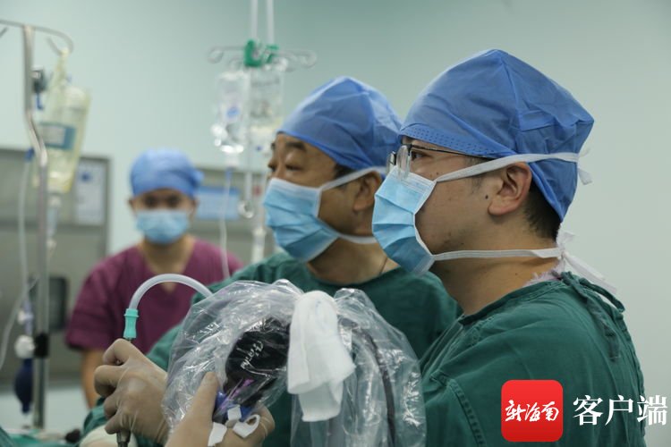 华西医院|华西专家三亚成功开展高难度单孔胸腔镜微创肺癌切除术